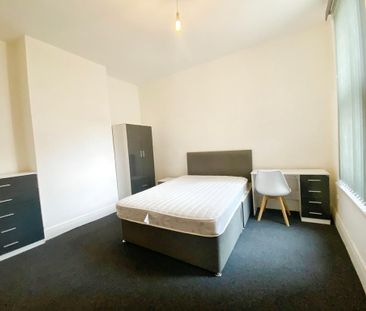 4 bedroom terraced house to rent - Photo 1