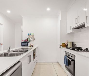 9 Mount Pleasant Street, Park Ridge QLD 4125 - House For Rent | Domain - Photo 3