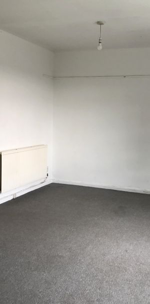 £850 PCM, Spacious Three Bedroom Maisonette in Russell Drive, Malpas, Newport, NP20 6NE - Photo 1