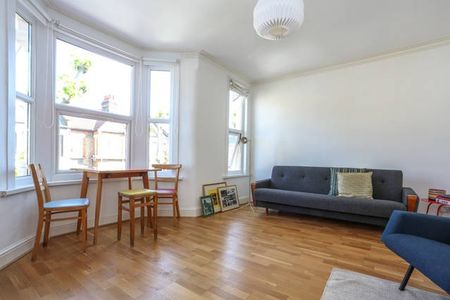 2 Bed Terraced House, Walton Road, E13 - Photo 3