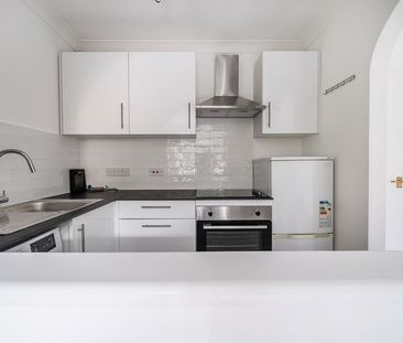 Abinger Way, Guildford, Surrey, GU4 - Photo 3