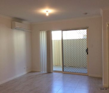 Light and bright, easy care, neutral unit! - Photo 2