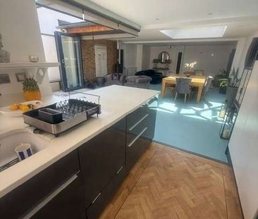 A fully-furnished and stylish home in a much sought after town cent... - Photo 1