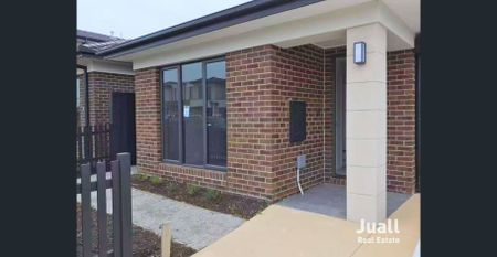 Spacious 3-Bedroom Apartment with Light-Filled Living and Modern Comforts - Photo 3