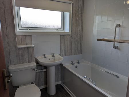 Avon Grove, Penicuik (Ref: 00000268) - Photo 3