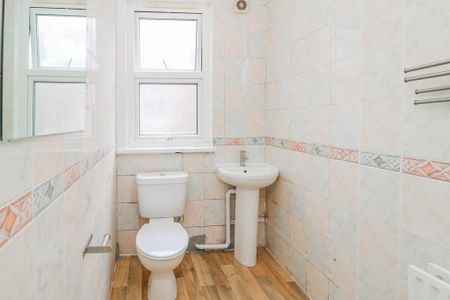 4 bedroom terraced house to rent - Photo 5