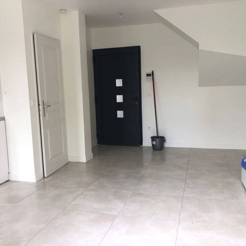 Studio en Rez-de-Jardin SARTROUVILLE - Photo 1