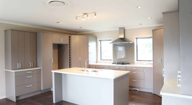 Large Family Living - Photo 1