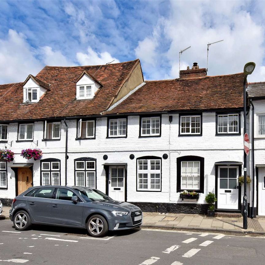 A Grade II period cottage in the heart of Henley close to the River Thames - Photo 1