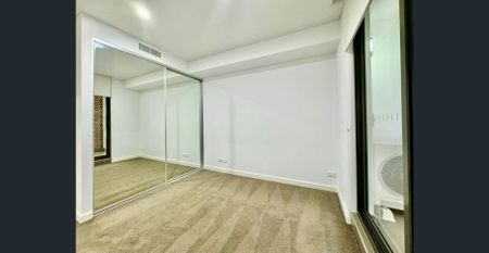 One Bedroom Plus Study! Great Location! - Photo 2