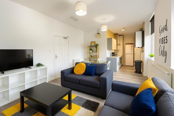 3 bedroom flat to rent - Photo 1