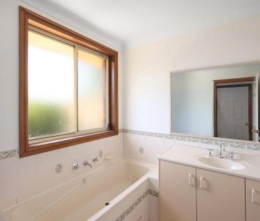 Freshly Updated 3-Bedroom Townhouse in Convenient Location - Photo 4