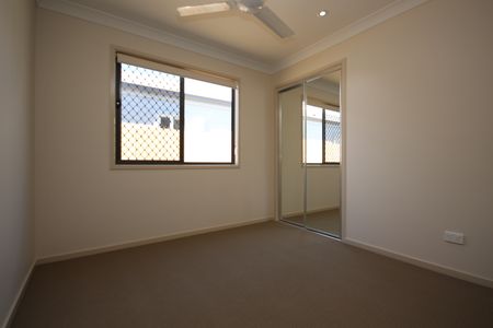 1/4A Stathis Place, Bundamba QLD 4304 - Photo 5