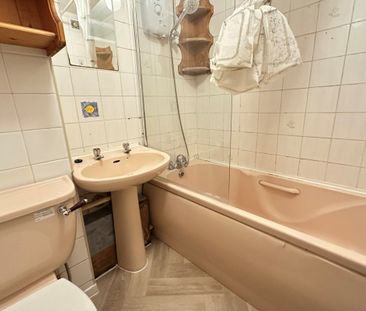 Chippenham - Photo 4