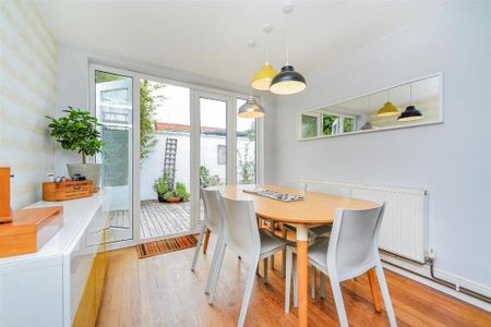 4 bedroom terraced house to rent - Photo 3