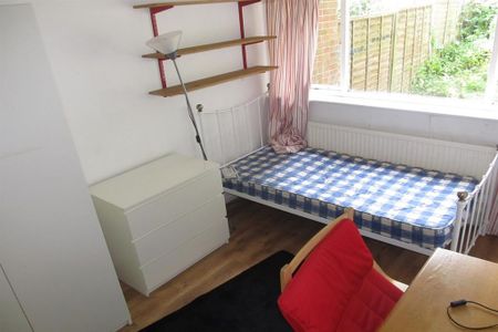 6 bedroom terraced house to rent - Photo 4