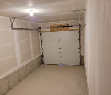 For Lease - 34 Silo Mews, Barrie, Ontario - Photo 2