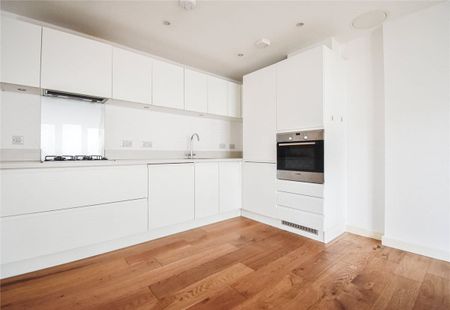 Superbly presented 2 bedroom fifth floor apartment for rent in Cambridge at this prestigious development. Under floor gas heating. Allocated parking. Unfurnished. - Photo 5