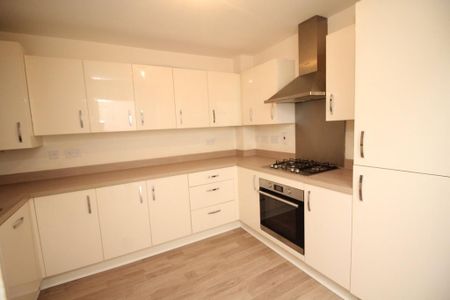 3 bedroom end of terrace house to rent - Photo 2