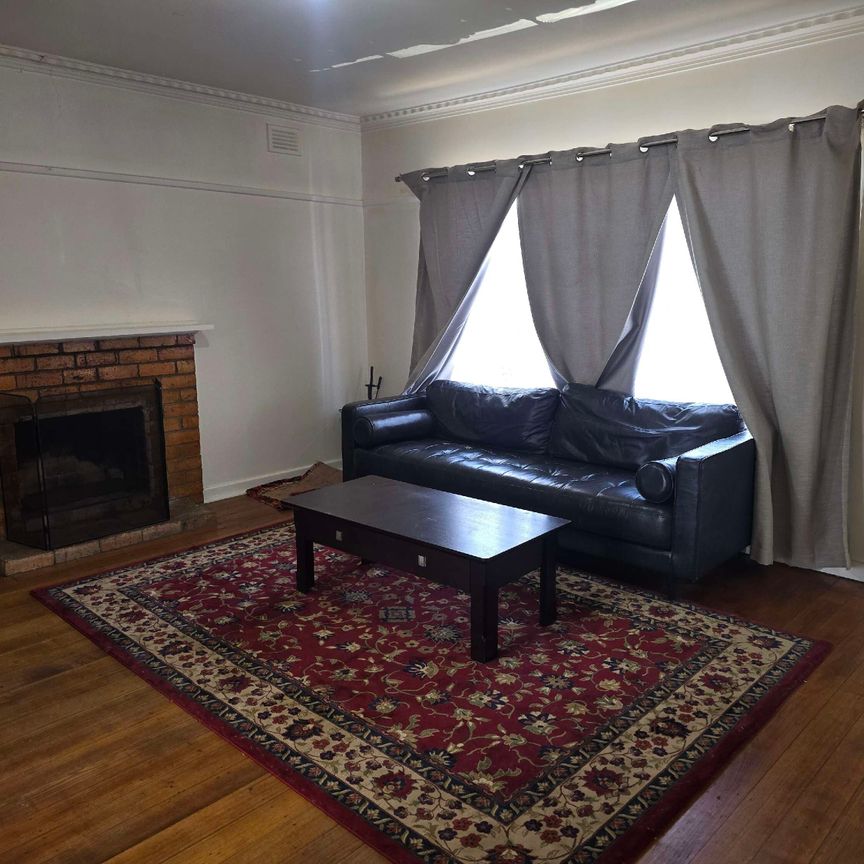 Thomastown - Photo 1