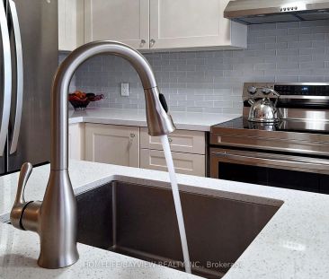 Condo Townhouse For Lease | N9255432 - Photo 4