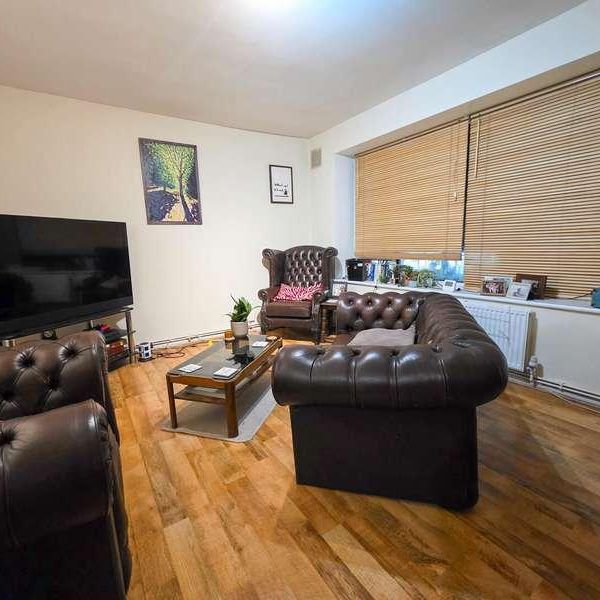 Hope Lodge, High Road, South Woodford, London, E18 - Photo 1