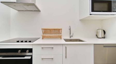 Bright, Furnished 2-Bedroom Apartment in Merivale - Photo 5