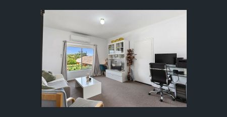 A stroll to the beach, just in time for summer.. - Photo 4