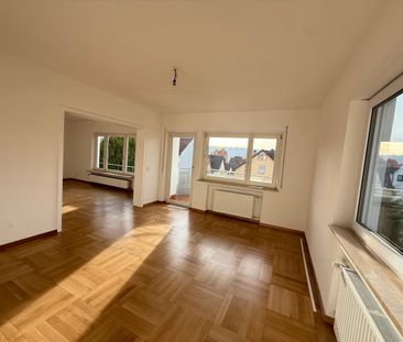 * ERSTBEZUG N. SANIERUNG: Schöne 3,5-Zi.-Whg. * 2 Balkone * Parkett... - Photo 4