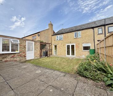 3 bedroom semi-detached house to rent - Photo 4