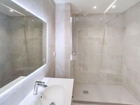 Location Appartement 2 pièces 45m² NICE 06200 - Photo 5