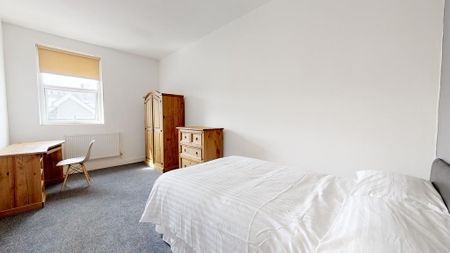 3 bedroom apartment to rent - Photo 3