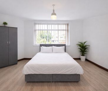 Room in a Shared House, Beresford Road, M13 - Photo 1
