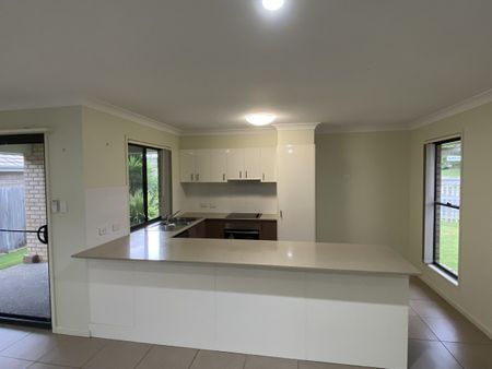 Break Lease - 4 Bedroom Home on Corner Block in Great Pimpama Location! - Photo 3