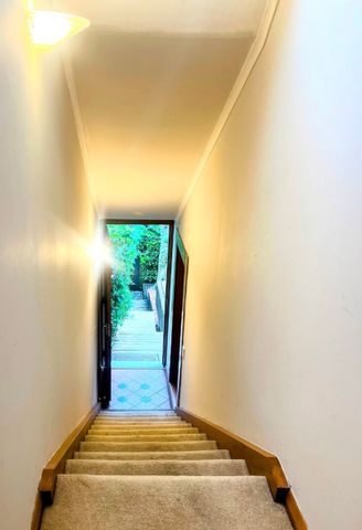 Spacious 5-Bedroom Student Haven with Stunning City & Harbour Views - Photo 5