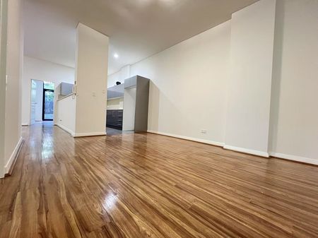 Spacious 3-Bedroom Apartment with Brand New Ducted Air Conditioning & 2 Secure Car Spaces – Prime Location Near Top Ryde Shopping Centre - Photo 5