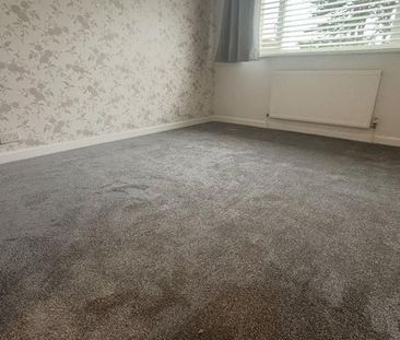 2 bedroom ground floor flat to rent - Photo 2