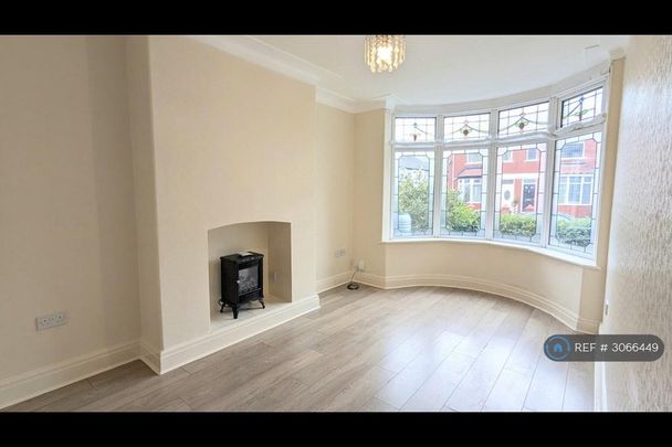 2 bedroom end of terrace house to rent - Photo 1