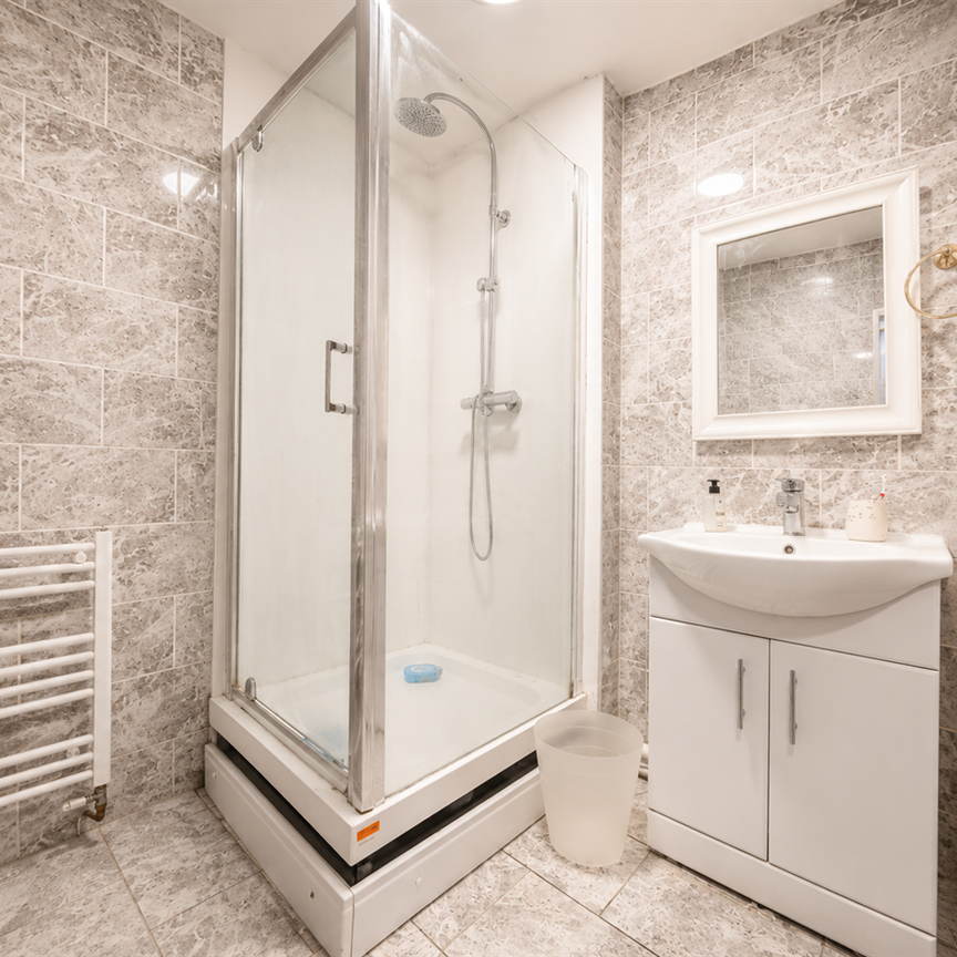 Phoenix Court, NW1, London - Photo 1