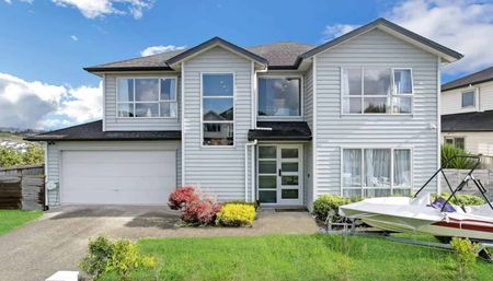 5 Bedroom Family Stunner! - Photo 3