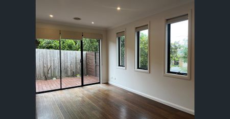 *Modern 3-Bedroom Home with Comfort, Style and Convenience* - Photo 2