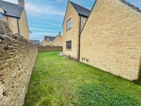 Bourton-On-The-Water, Cheltenham GL54 2LY - Photo 2