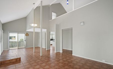 Spacious Family Home In Robina! - Photo 3