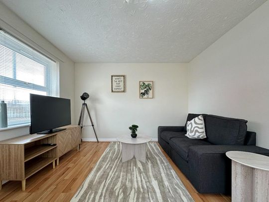 3 bedroom semi-detached house to rent - Photo 1