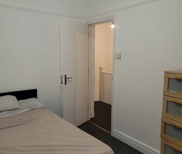 Room in a Shared House, Springfield Drive, IG2 - Photo 1