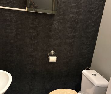Gelijkvloerse verdieping met één slaapkamer in Mons Ghlin - Photo 4