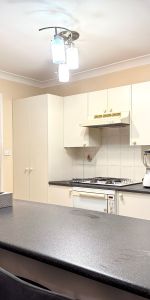 SPACIOUS FAMILY HOME IN A QUIET HINCHINBROOK LOCATION - Photo 3