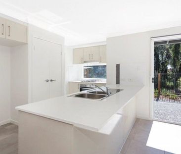 3 BED, A/C, MINUTES TO GATEWAY 3bed, large living space unit, A/C, ... - Photo 5