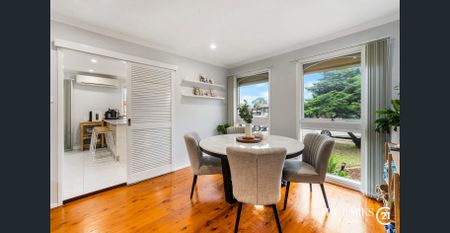 Beautiful Three Bedroom Renovated Home - Photo 3