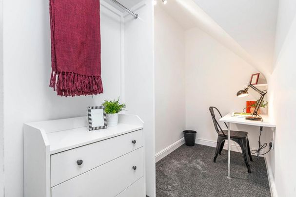 4 bedroom flat to rent - Photo 1